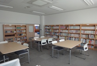 若郷会館２階図書室写真