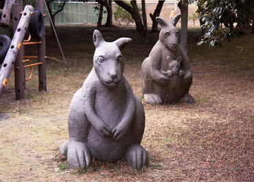 石の動物園 石の置物の写真